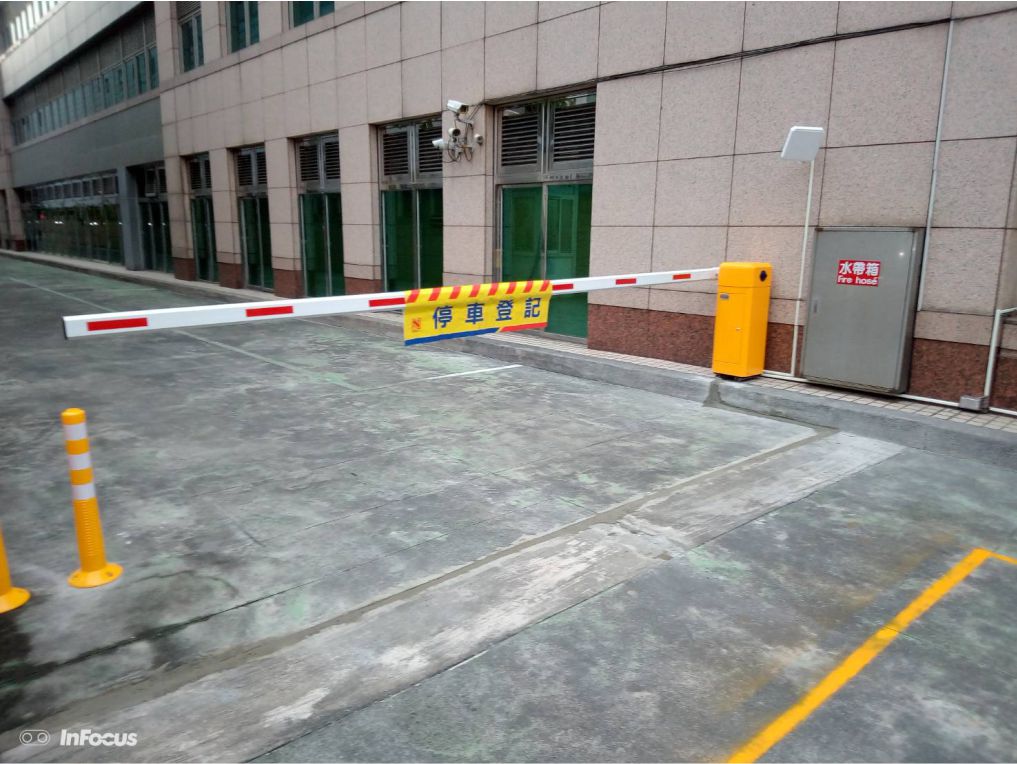 *台北市內湖科技大樓-地下停車場