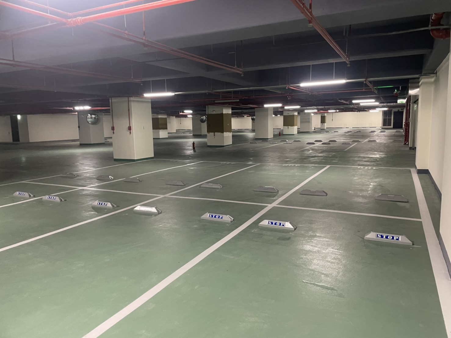 *台北市內湖區-商辦大樓-地下停車場